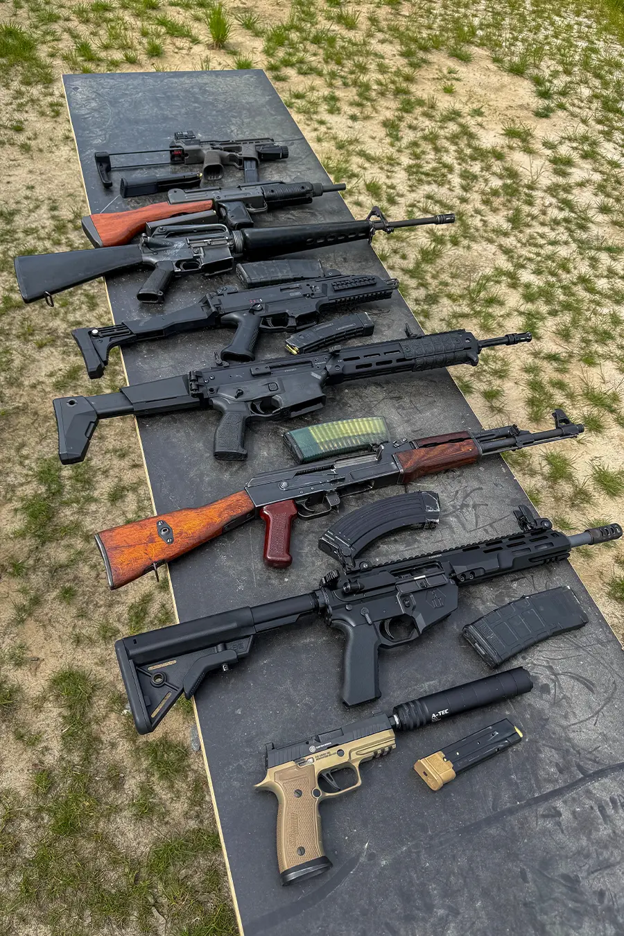 Broń samoczynna na strzelnicy Poland Shooting Center — AK47, AR15 i pistolety