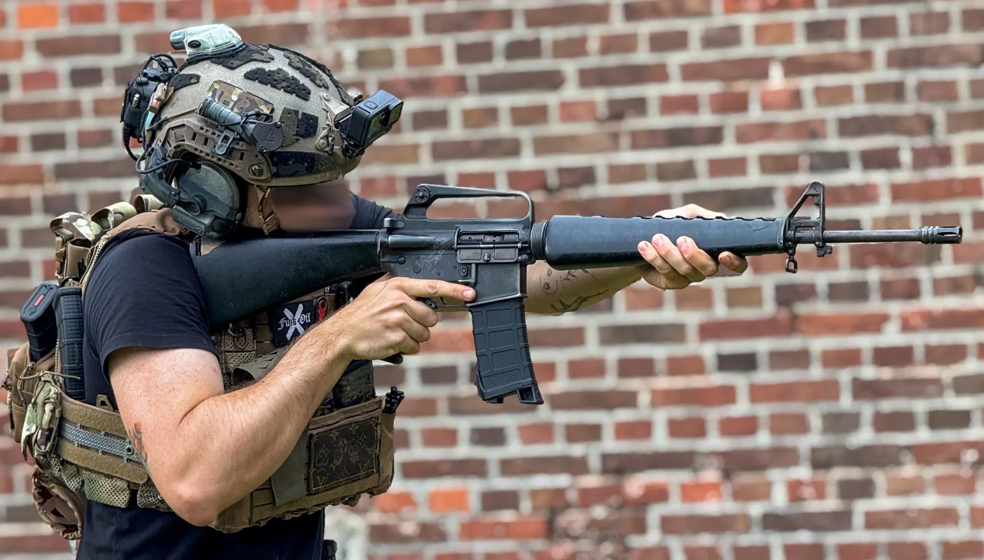 Strzelanie ogniem ciągłym z M16/AR15 w Poland Shooting Center